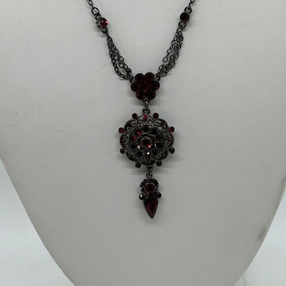 Vintage Vida Red Rhinestone Necklace Gothic Vampire Gun Metal Statement Pendant - Picture 8 of 11